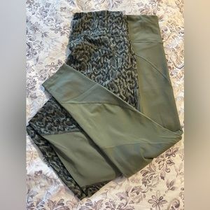 Pair of Old Navy Elevate Leggings